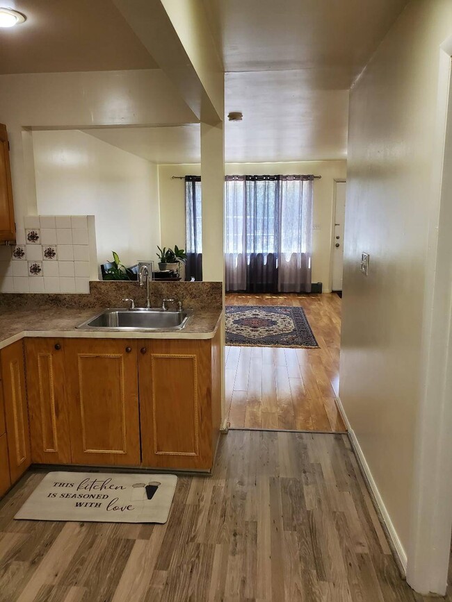 Building Photo - 949 Eldert Ln