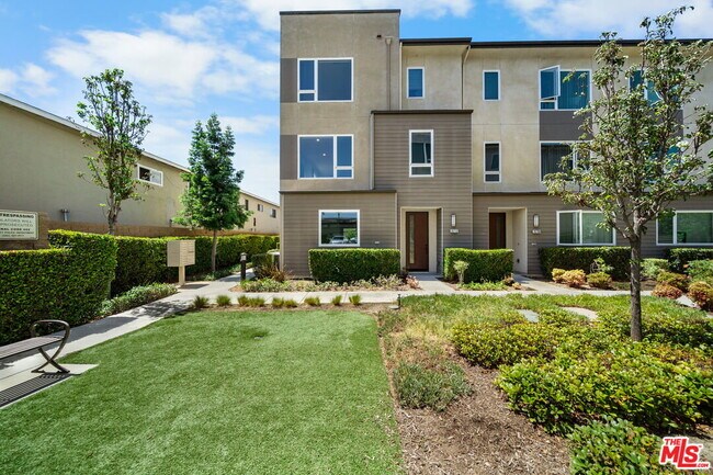 Foto del edificio - 10712 Parrot Ave
