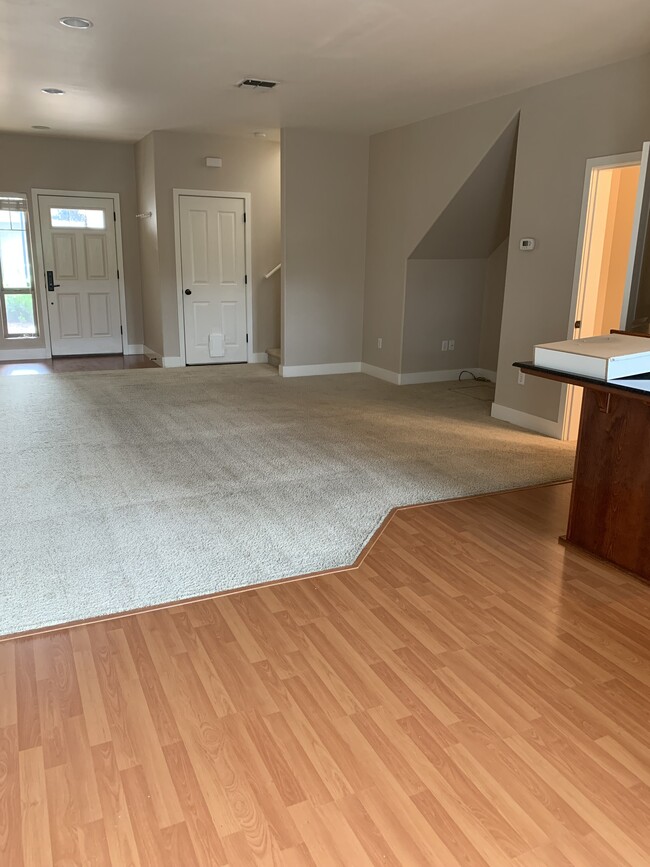 Building Photo - 241 Daisy Creek Village Dr