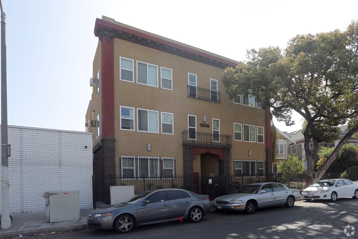 Foto principal - Westlake Apartments