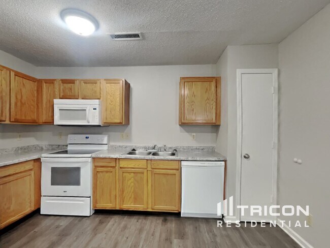 Building Photo - 2214 Summer Breeze Way