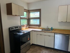 Building Photo - 214 Burnham Dr