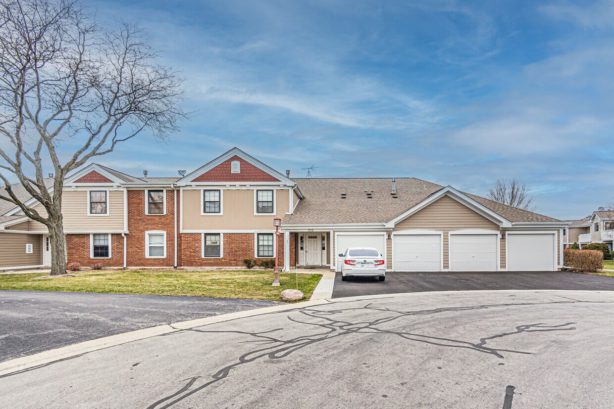 312 Silverwood Ct Unit D2, Schaumburg, IL 60193 Condo for Rent in