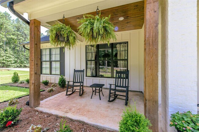 Building Photo - Cypress Lake View...