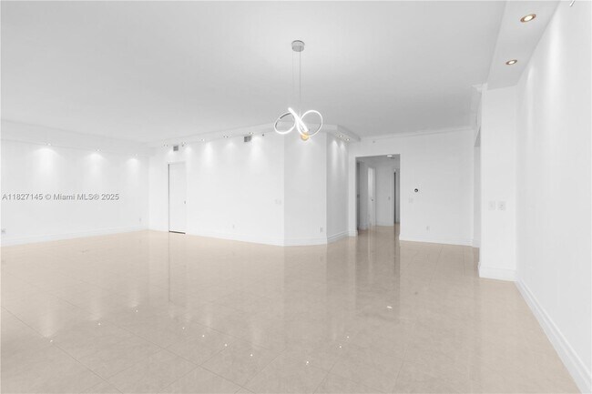 Building Photo - 21200 NE 38th Ave