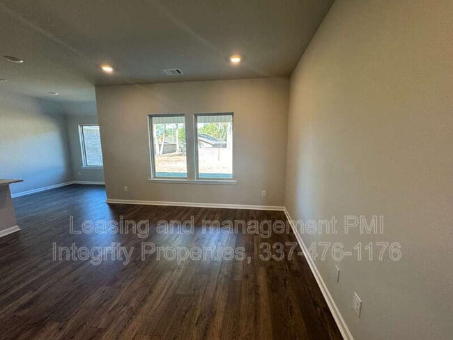 Foto del edificio - 331 White Pine Dr