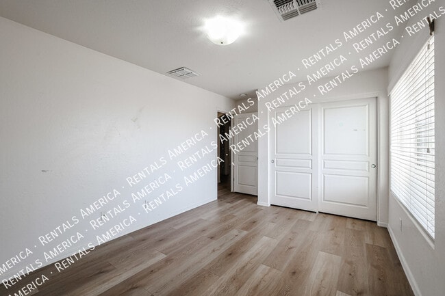 Foto del edificio - 11614 W Jefferson St