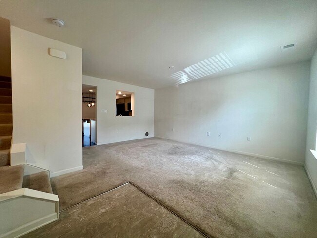 Building Photo - 3 Bed/2.5 Bath Townhome in Ranson