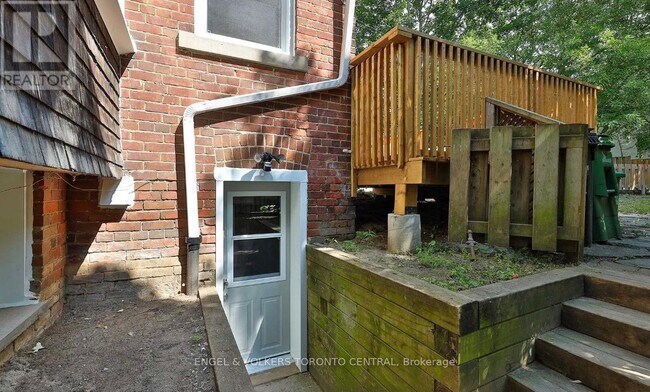 Photo du bâtiment - 51 Fernwood Park Ave