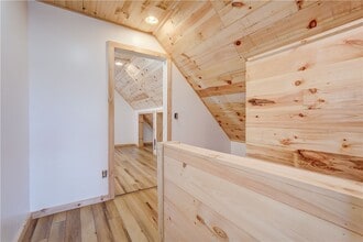 Building Photo - 413 Caroline St