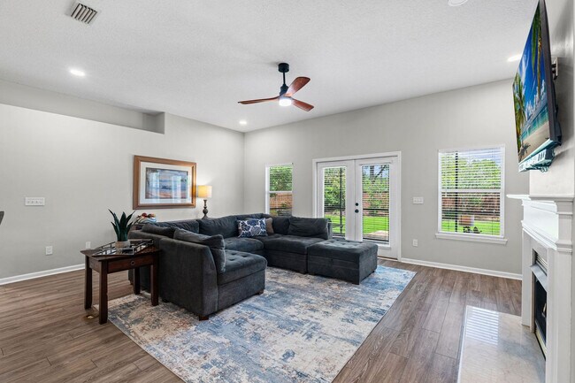 Foto del edificio - 612 Battlegate Ln