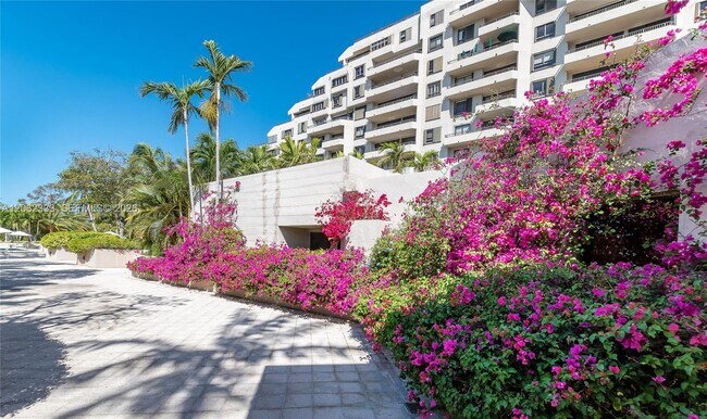 Foto del edificio - 151 Crandon Blvd