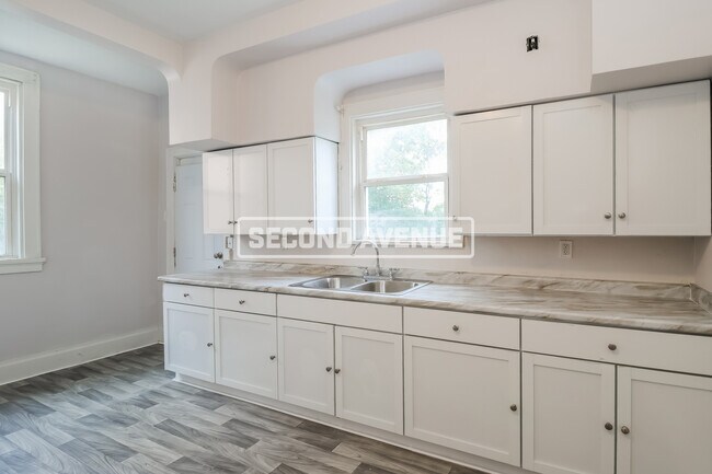 Foto del edificio - 1667 Iliff Ave
