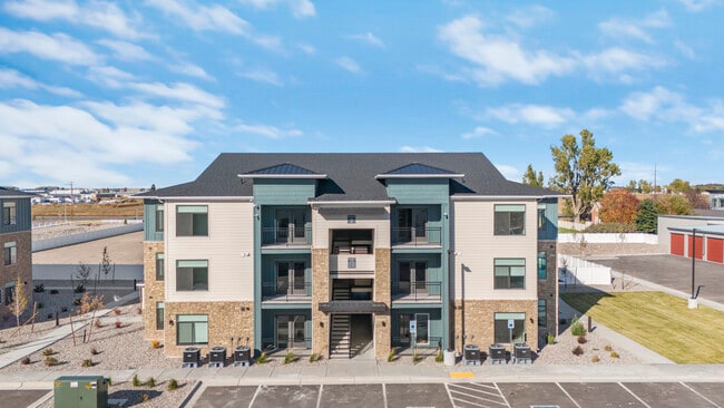 Building Photo - Lincoln Crossing Apartments