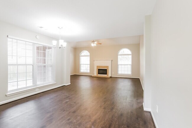 Building Photo - 5231 Pine Cliff Dr