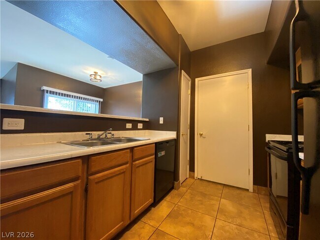 Foto del edificio - 7255 W Sunset Rd