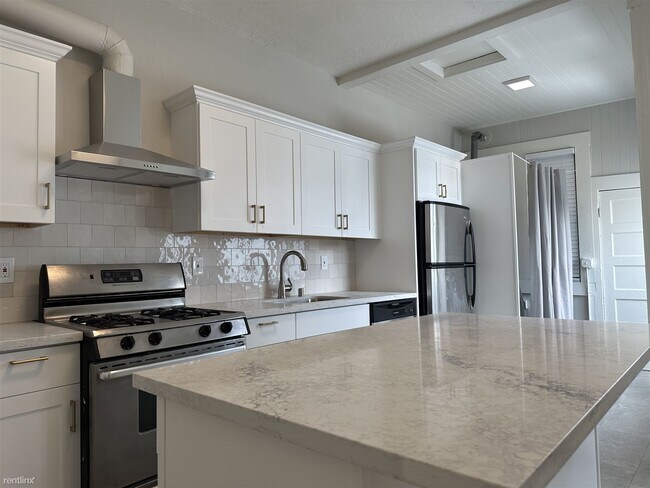 Foto del edificio - 3 br, 2 bath Triplex - 557 2nd St # 559