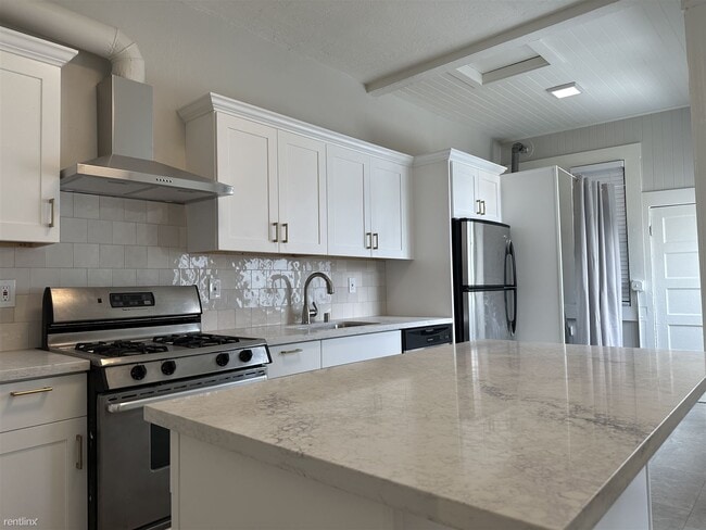 Building Photo - 3 br, 2 bath Triplex - 557 2nd St # 559