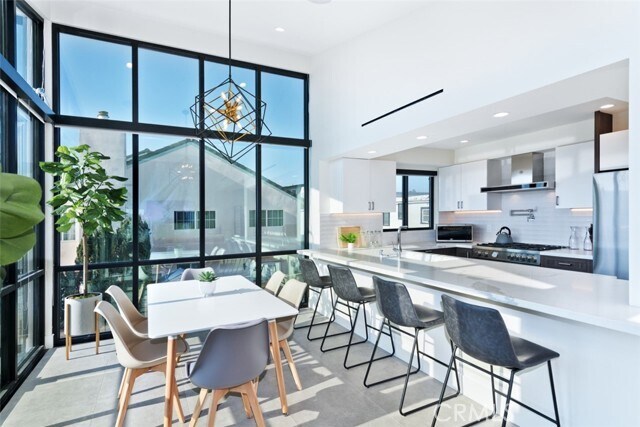 Foto del edificio - 500 E Balboa Blvd