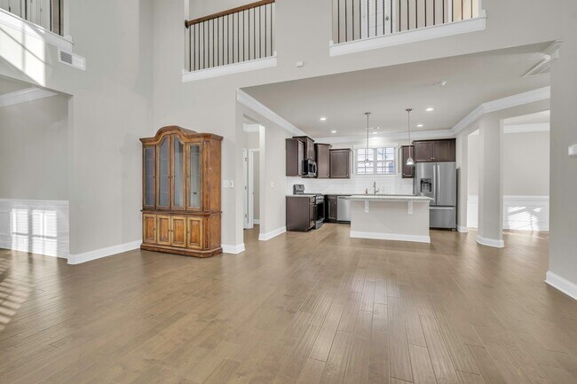 Foto del edificio - 222 Raleighwood Ln
