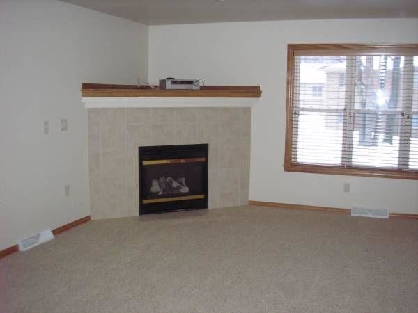 Building Photo - 3 bedroom in Suamico WI 54173