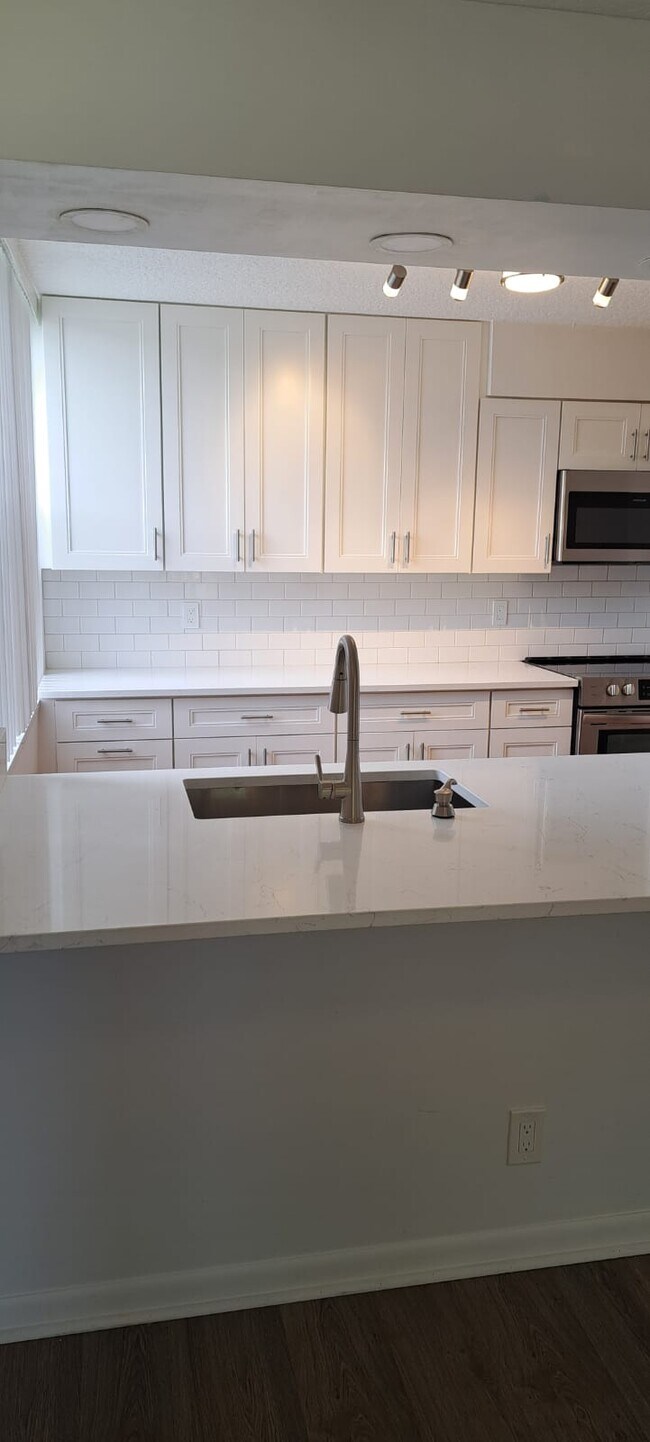 Building Photo - 750 Egret Cir