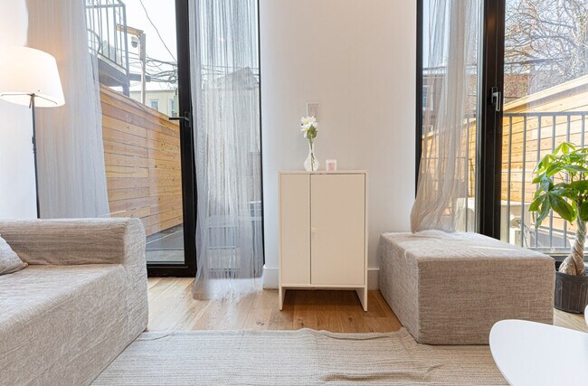 Foto del edificio - 251 Covert St.