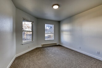 Building Photo - Maple Grove Apartments