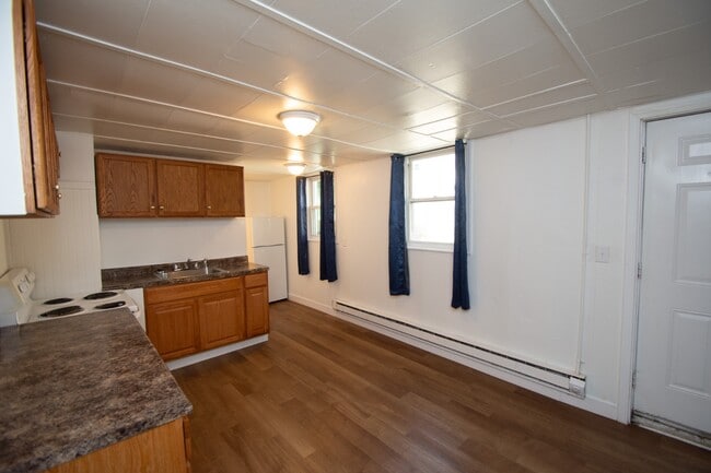 Foto del edificio - 421 W Main St