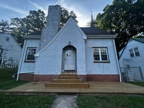 Building Photo - 635 Jane St