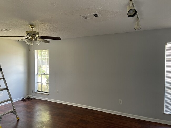 Building Photo - 2636 Westwood Dr