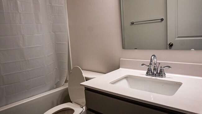 Foto del edificio - 15014 Scoter St