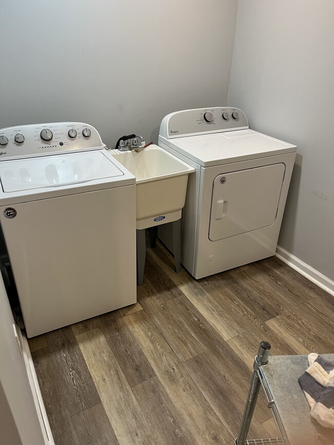 Washer/Dryer 1st floor - 113 Altmeyer Aly