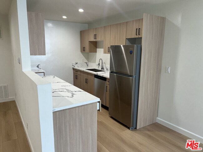 Foto del edificio - 1253 Hayworth Ave