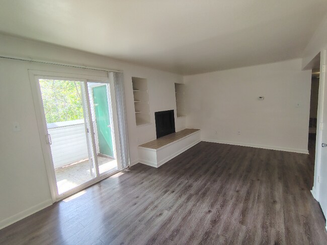 Building Photo - 600 Reusens Rd