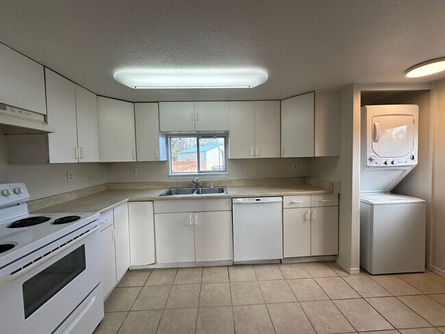 Foto del edificio - 809 Willard. New pictures coming soon!!