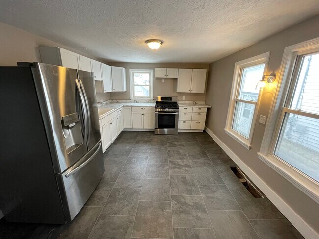 Building Photo - 157 E Rees St