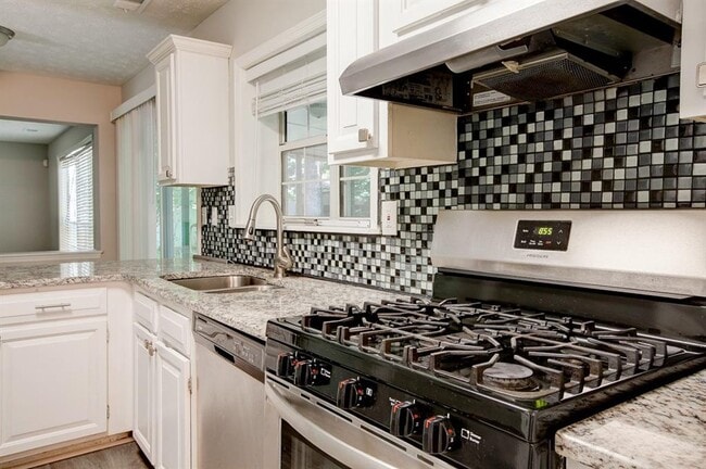 Building Photo - 4940 Tanners Spring Dr