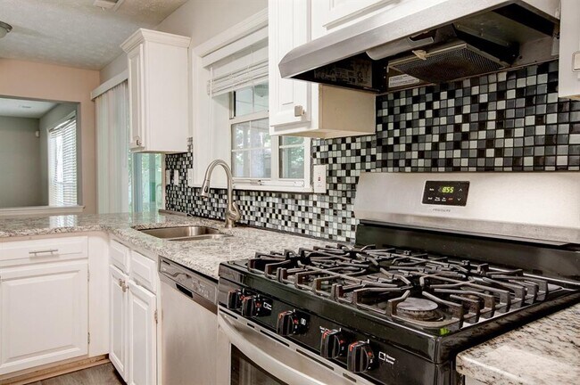 Foto del edificio - 4940 Tanners Spring Dr