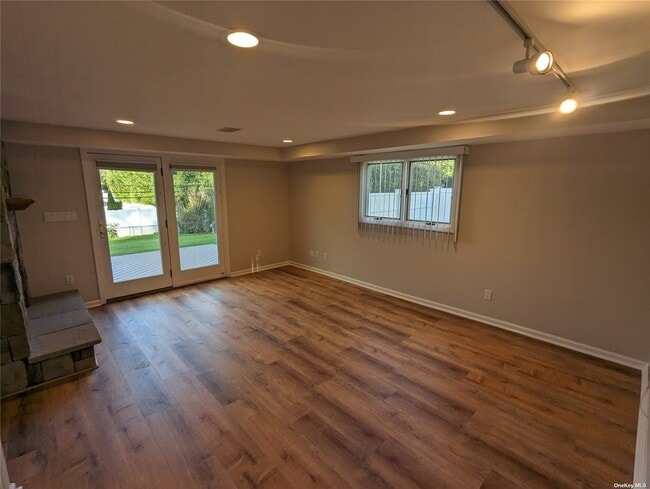 Building Photo - 19 Comanche Ln