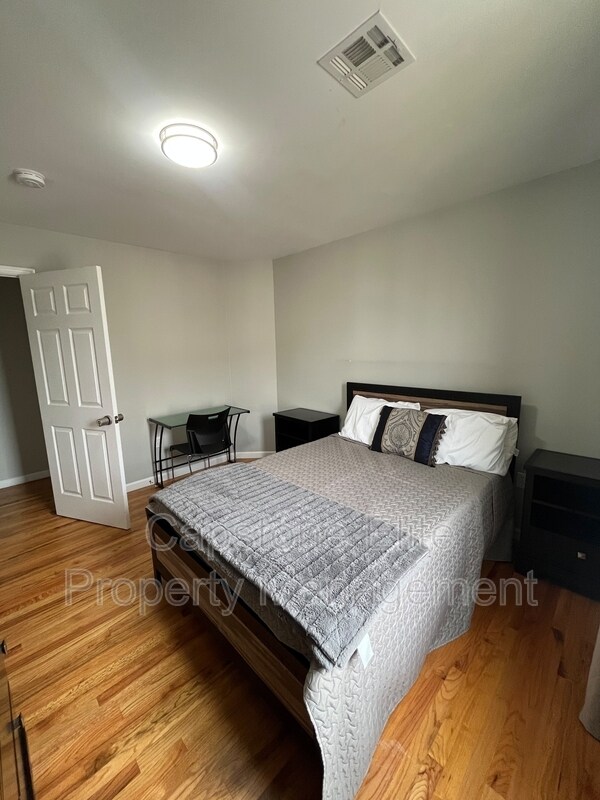 Foto del edificio - 255-257-257 New Jersey Railroad Ave