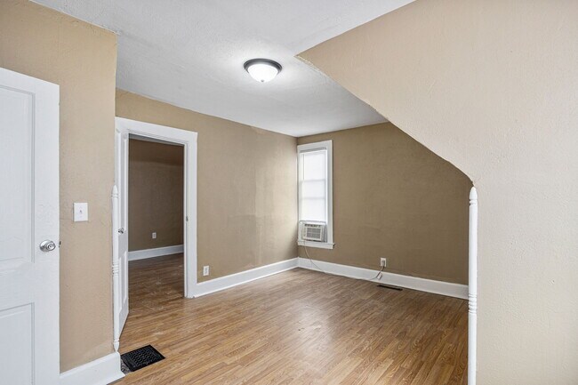 Building Photo - 744 Diamond Ave