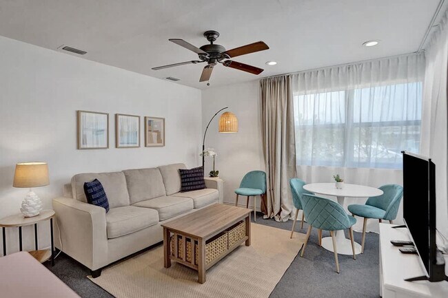 Foto del edificio - 810 S Surf Rd