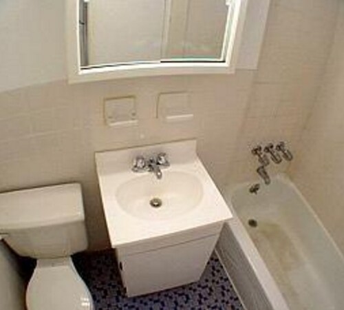 Foto del edificio - 644 E 11th St