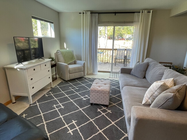 Building Photo - 1417B 2nd St