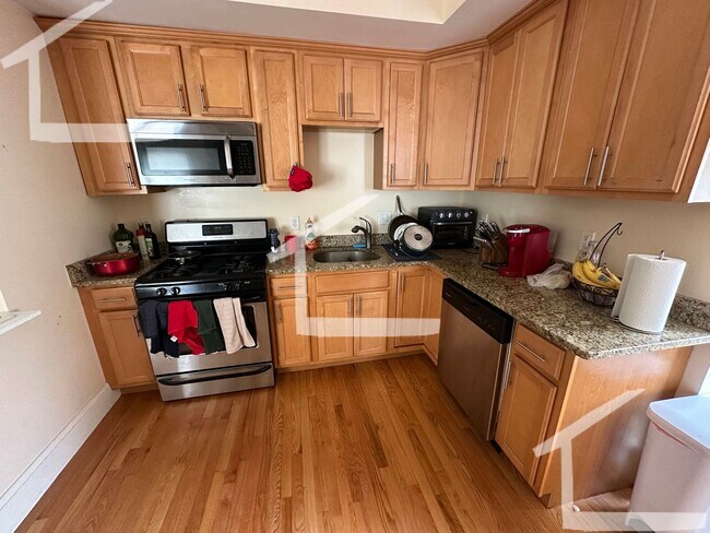 Foto del edificio - Gorgeous 4 Bed Next to Murray Field Available 9/1/2026
