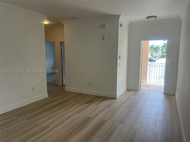 Building Photo - 372 NE 26th Pl