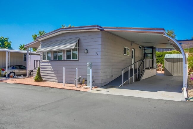 Foto del edificio - 55+ Mobile Home Community, 2 Bedroom + Sun...