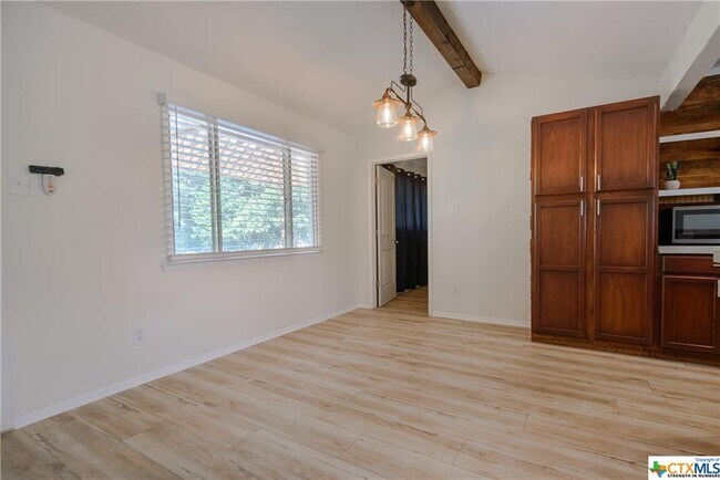 Foto del edificio - 625 Creek Dr