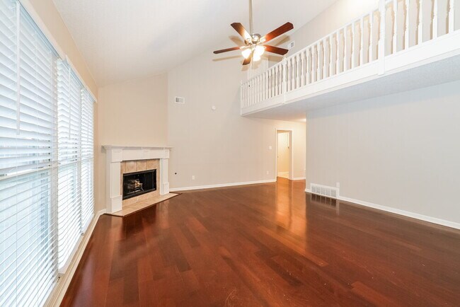 Foto del edificio - 1855 Oak Springs Dr